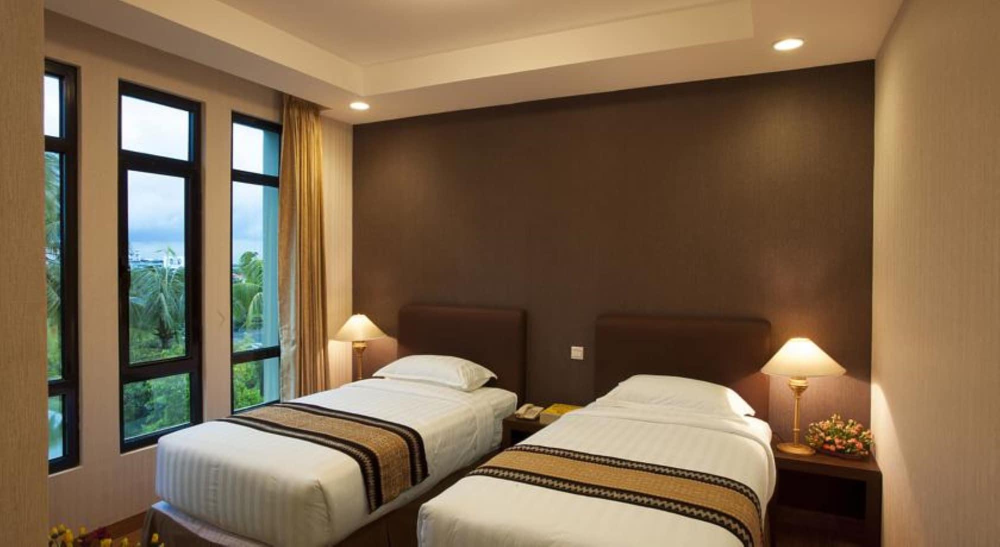 Hotel Kan Yeik Thar Янгон Экстерьер фото