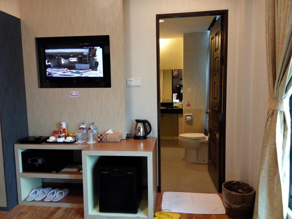Hotel Kan Yeik Thar Янгон Экстерьер фото
