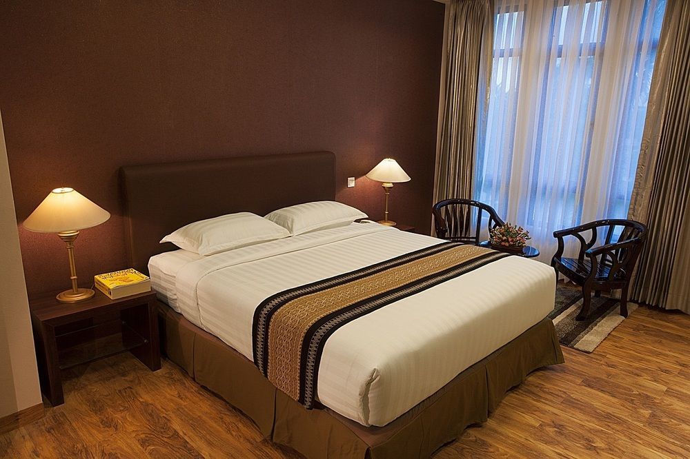 Hotel Kan Yeik Thar Янгон Экстерьер фото